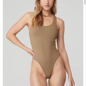 Alo sleekback bodysuit in gravel
